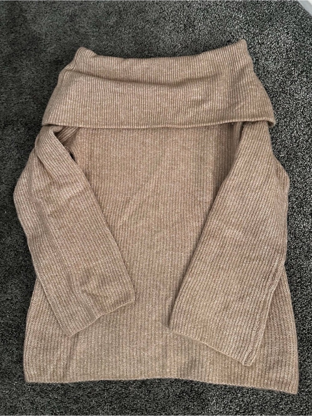 H&M Off-the-Shoulder Sweater Size XS 0526